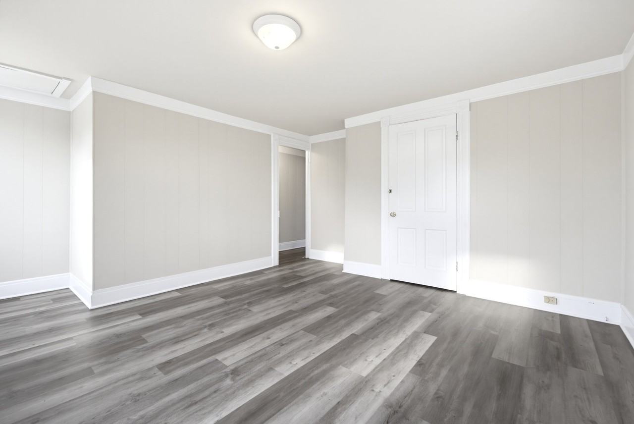 39 Bloomsbury Ave #2 - Photo 5 of 21