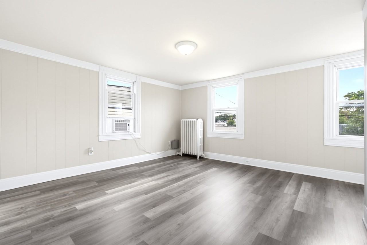 39 Bloomsbury Ave #2 - Photo 6 of 21