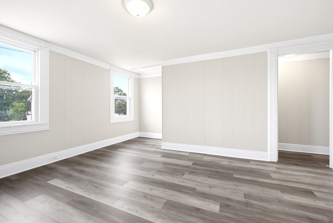 39 Bloomsbury Ave #2 - Photo 7 of 21