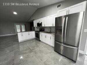 1310 Sw Bellevue Ave - Photo 2 of 15