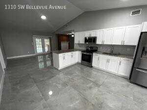1310 Sw Bellevue Ave - Photo 3 of 15