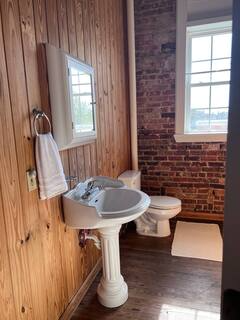 1043 S Pine St #B - Photo 5 of 8