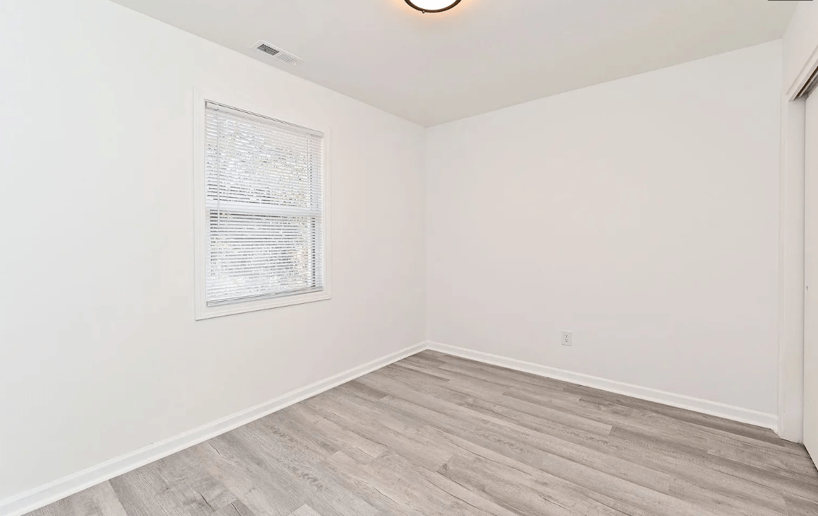 405 Old Buncombe Rd #16 - Photo 4 of 26