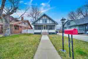 featured image of 413 Everett St