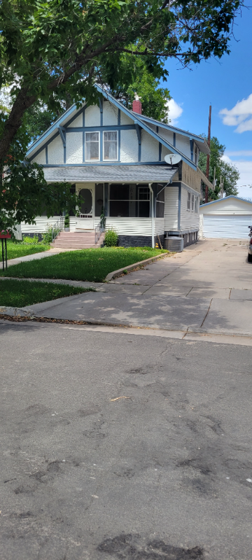 413 Everett St - Photo 2 of 32