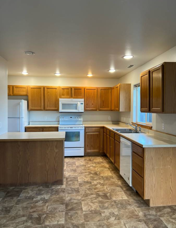 1985 Greatview Dr - Photo 6 of 17