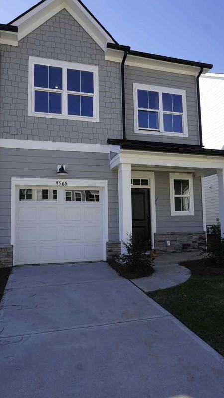 9505 Munsing Dr - Photo 2 of 31