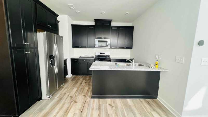 9505 Munsing Dr - Photo 7 of 31