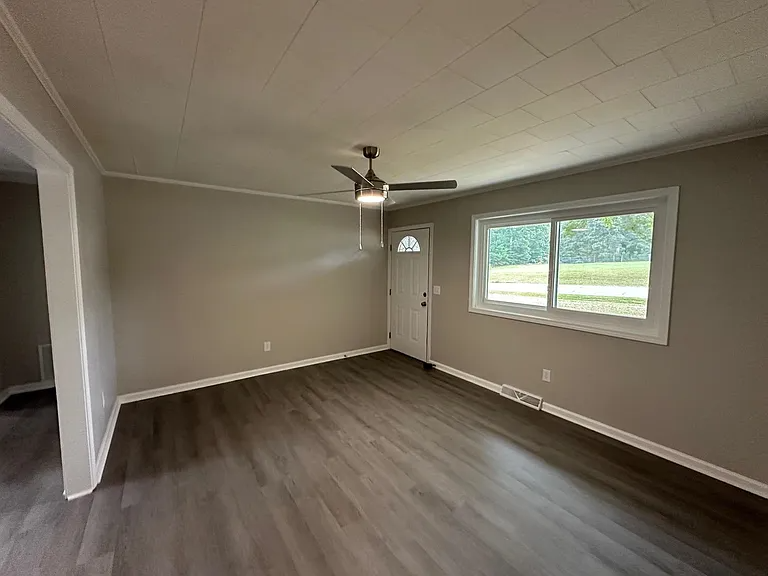 479 Island Ford Rd - Photo 7 of 20