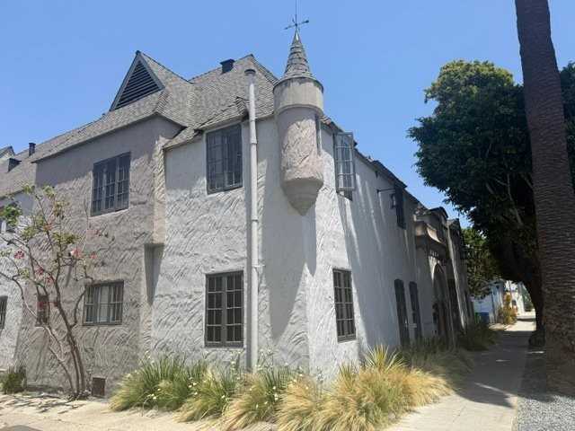 635 E 9th St #18