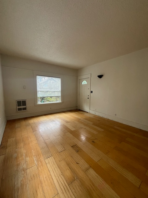 3904 N Albina Ave #3 - Photo 5 of 9