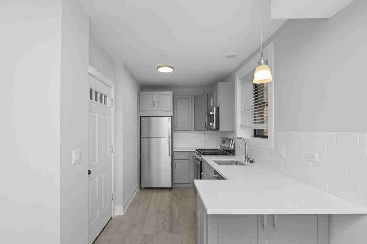 1133 Oak Avenue #1133-E2 - Photo 6 of 9