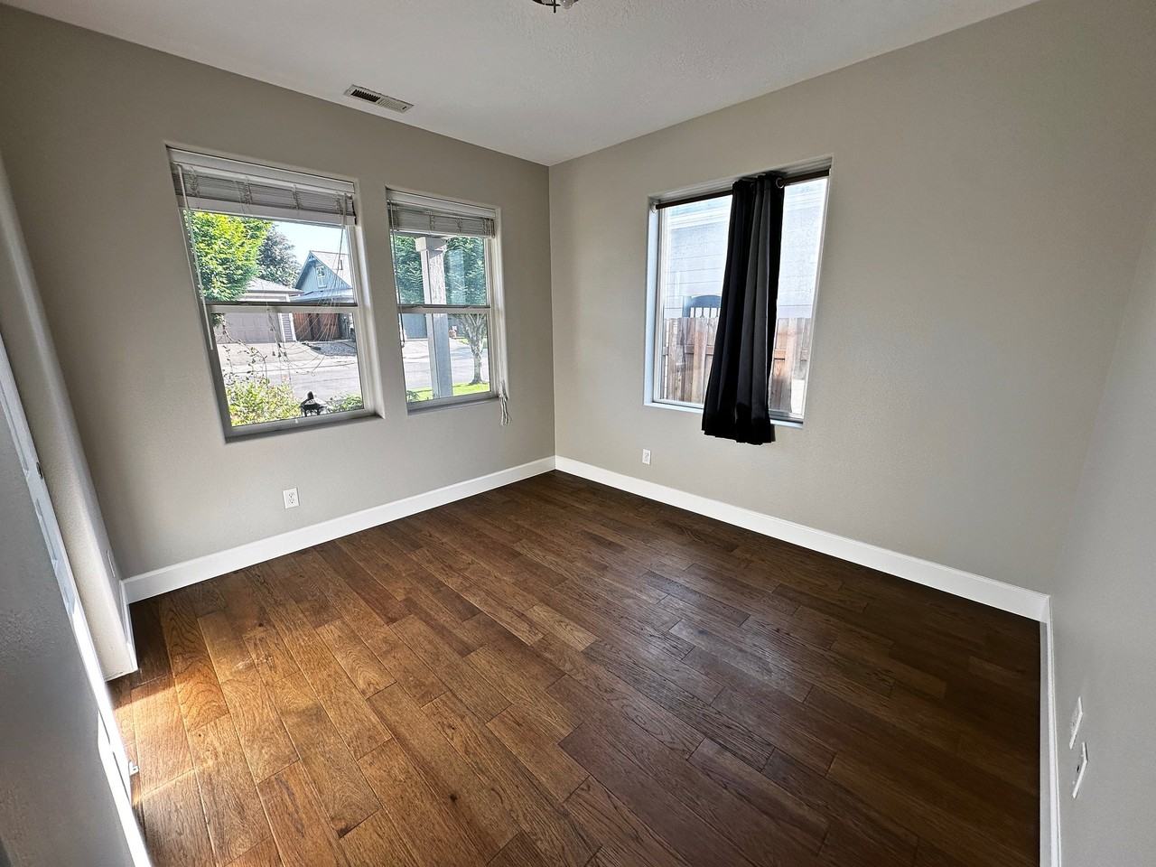 1231 35th Ave - Photo 4 of 26