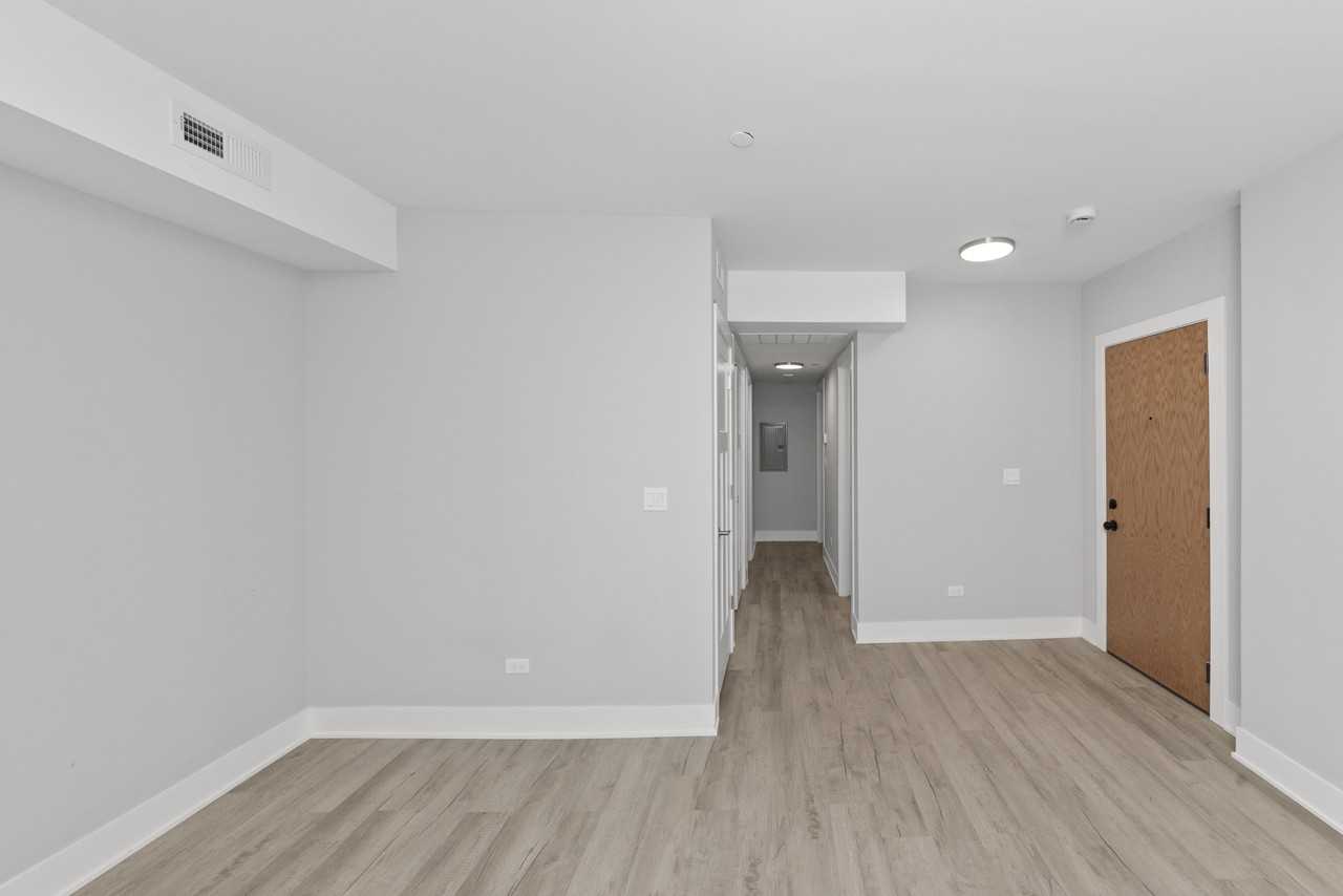 1133 Oak Avenue #1133-E2 - Photo 7 of 9