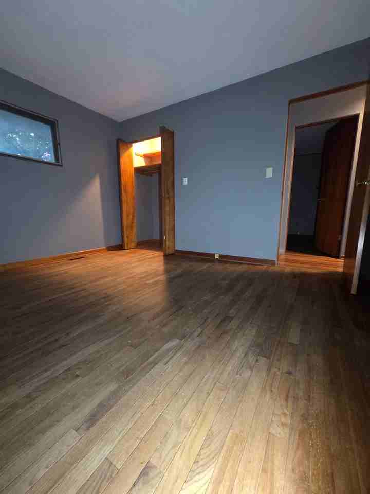 218 E Pierce St - Photo 4 of 13