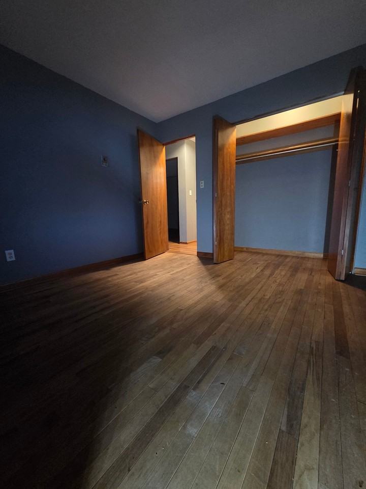 218 E Pierce St - Photo 6 of 13