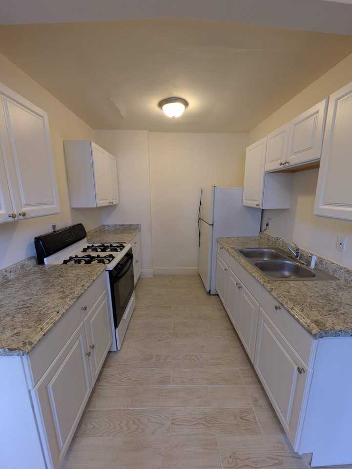 1968 Berkley Ave #5 - Photo 2 of 7