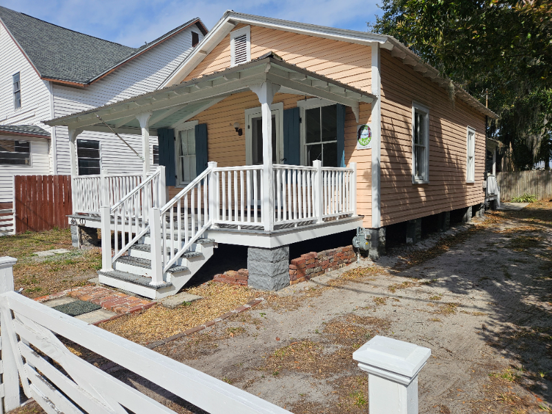 816 Oak St - Photo 2 of 14