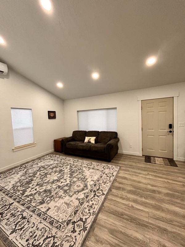 826 Burton Ave - Photo 5 of 23
