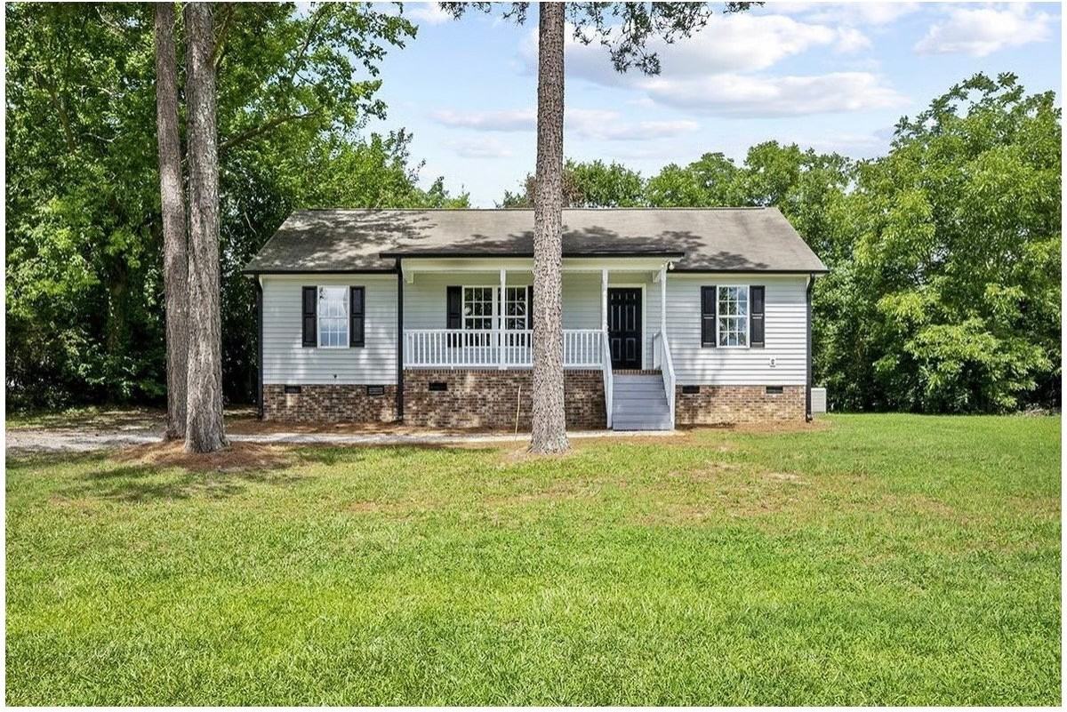 104 Lakeside Dr