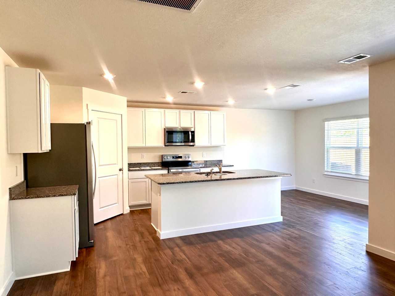 7033 Randleman Dr - Photo 3 of 10