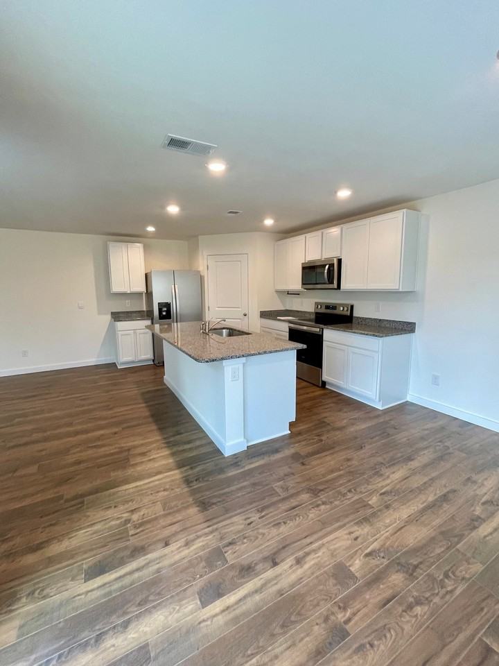 7033 Randleman Dr - Photo 5 of 10