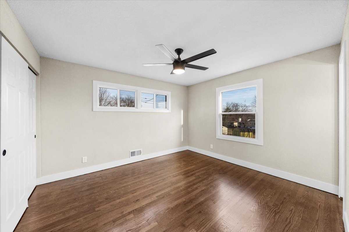 4621 Mersington Ave - Photo 3 of 8