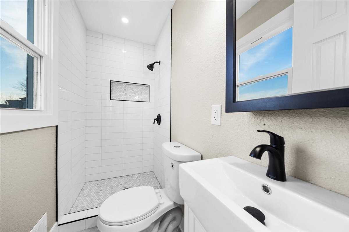 4621 Mersington Ave - Photo 4 of 8