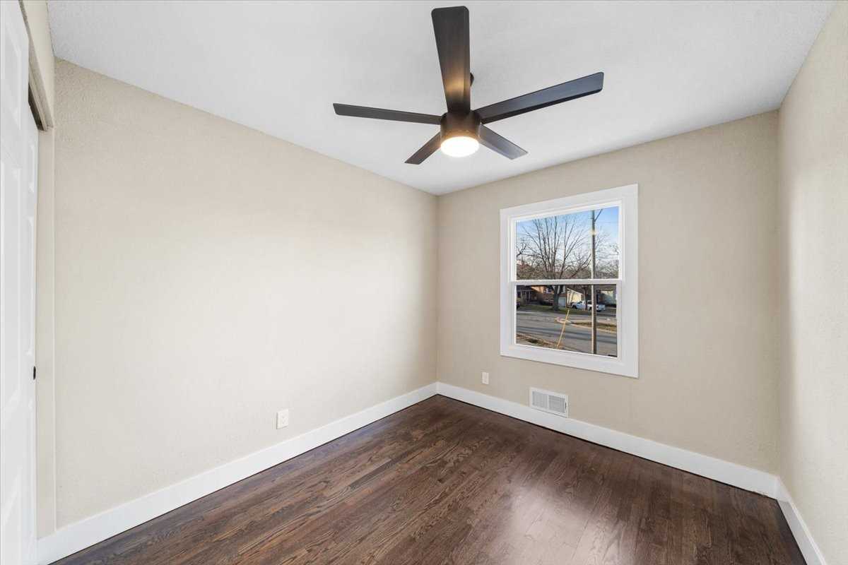 4621 Mersington Ave - Photo 5 of 8