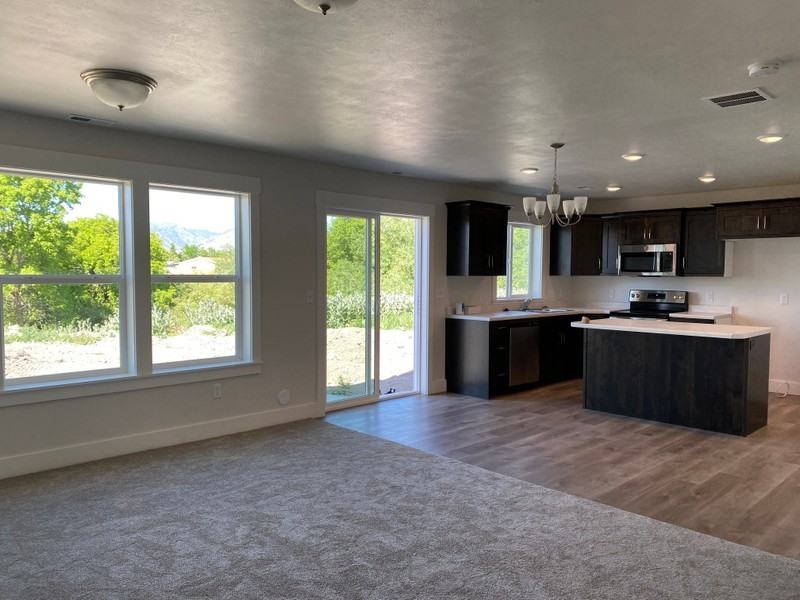 1403 W Creekside Dr - Photo 3 of 23