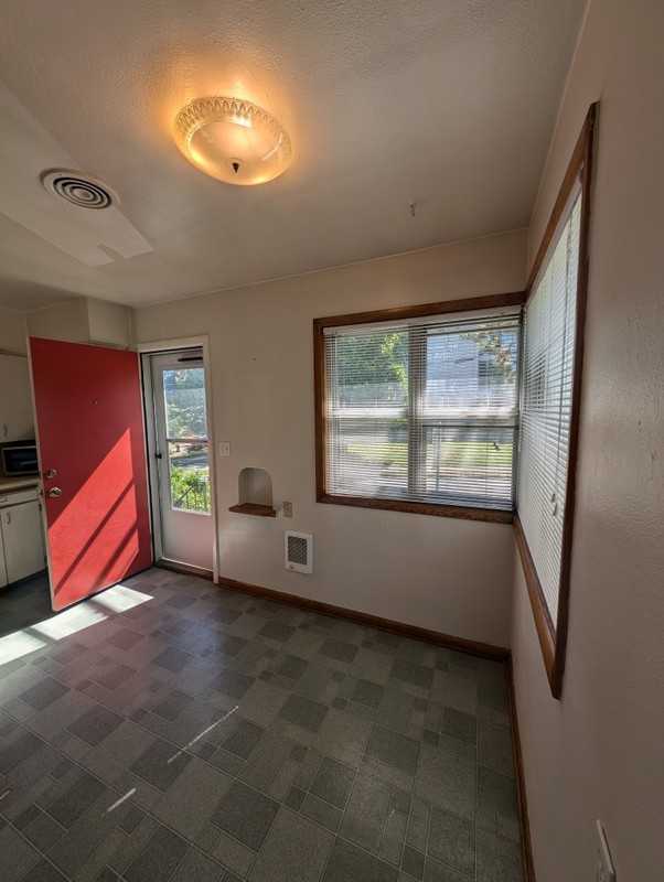 5133 Se Woodward St #1 - Photo 3 of 7