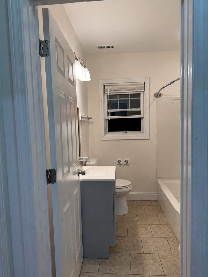 42 Fairfield St #3 - Photo 6 of 9