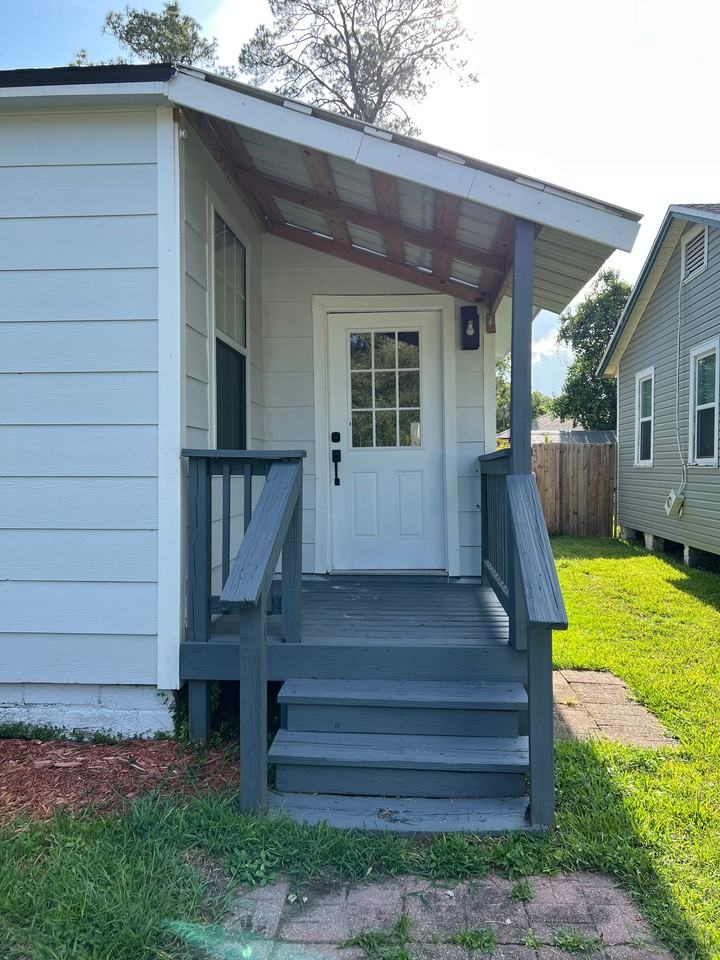 1178 Murray Dr - Photo 2 of 19
