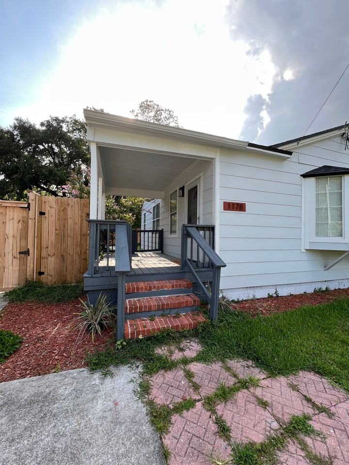 1178 Murray Dr - Photo 3 of 19