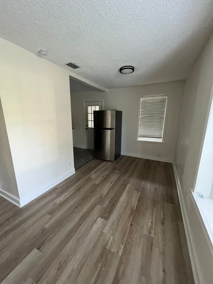1178 Murray Dr - Photo 7 of 19