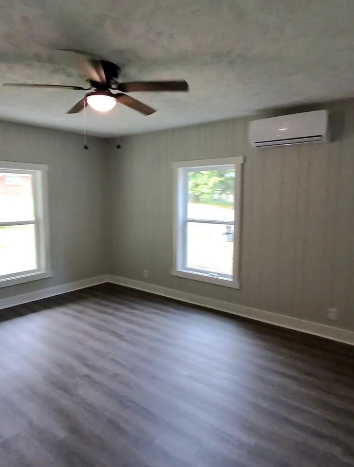 827 Tucker St #A - Photo 3 of 5