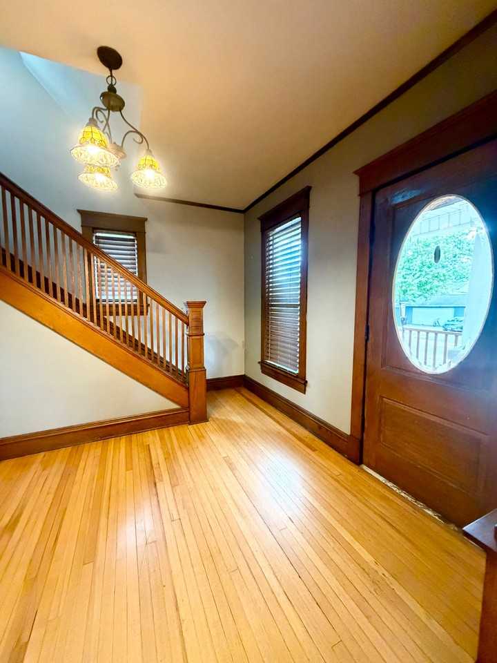 207 S Poland St - Photo 3 of 22