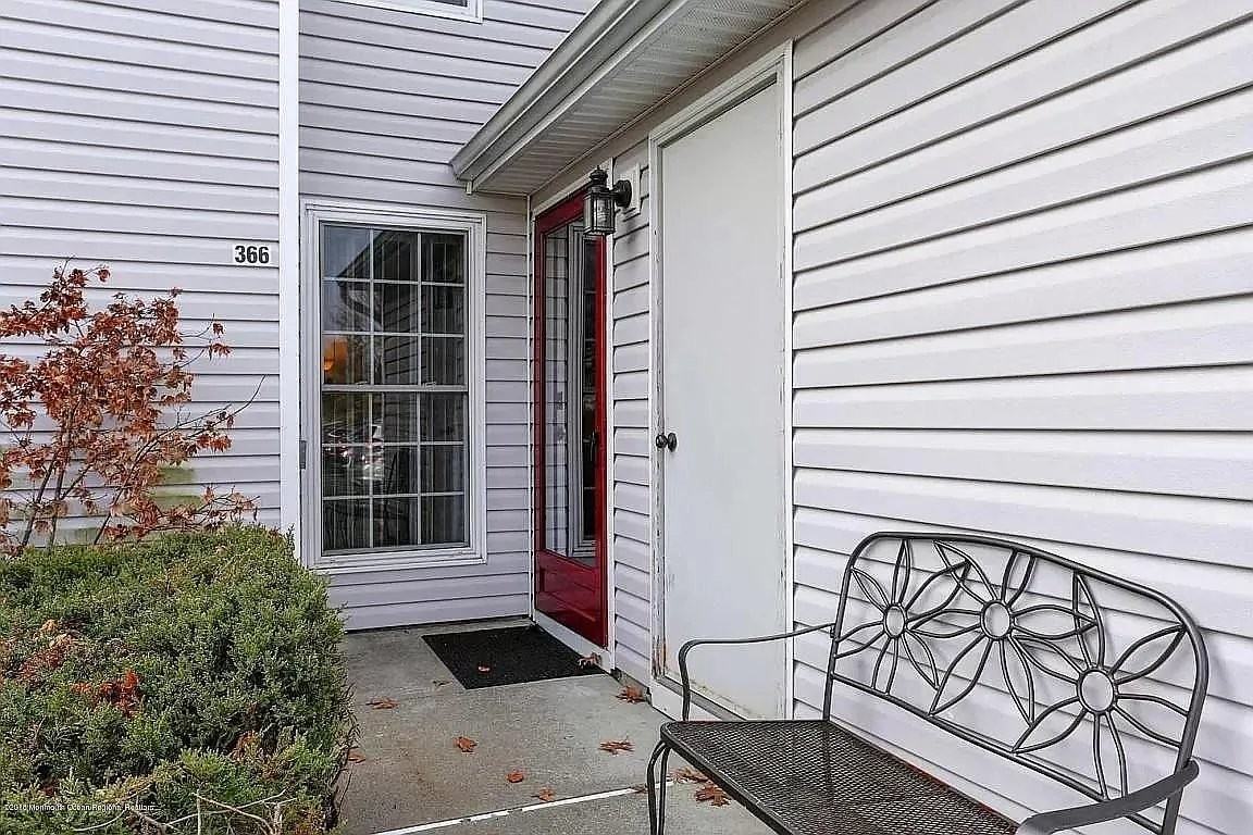 366 Mayfair Pl - Photo 2 of 17