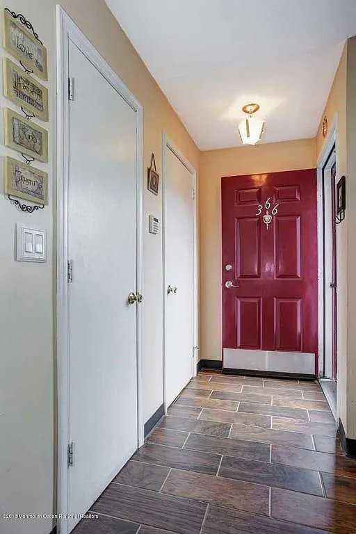 366 Mayfair Pl - Photo 3 of 17