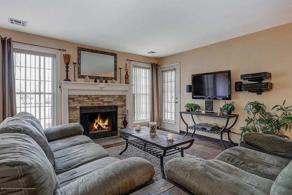366 Mayfair Pl - Photo 4 of 17