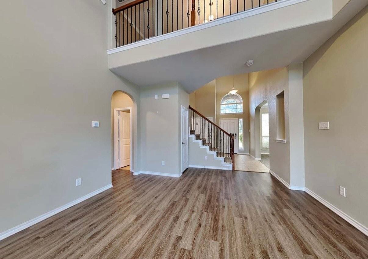 2246 Whitney Dr - Photo 3 of 10