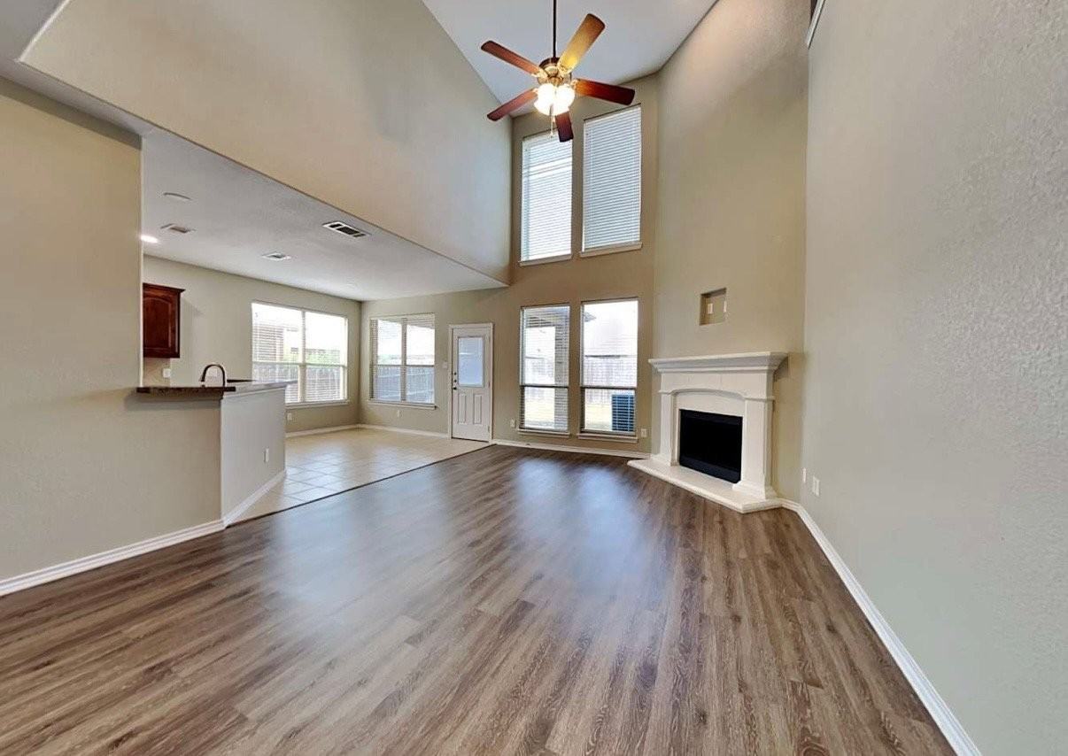 2246 Whitney Dr - Photo 4 of 10