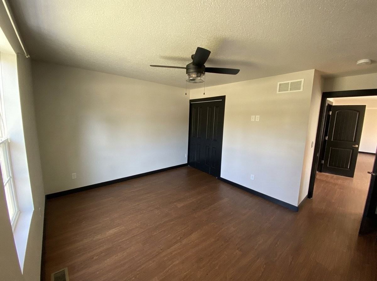 1421 45th St #0 - Photo 2 of 12