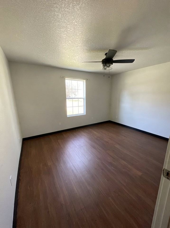 1421 45th St #0 - Photo 3 of 12
