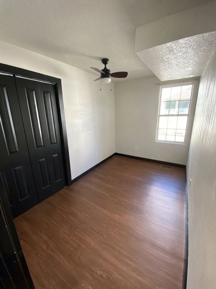 1421 45th St #0 - Photo 4 of 12