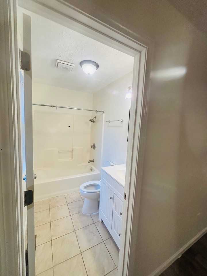 24370 Trolley Ln - Photo 6 of 10