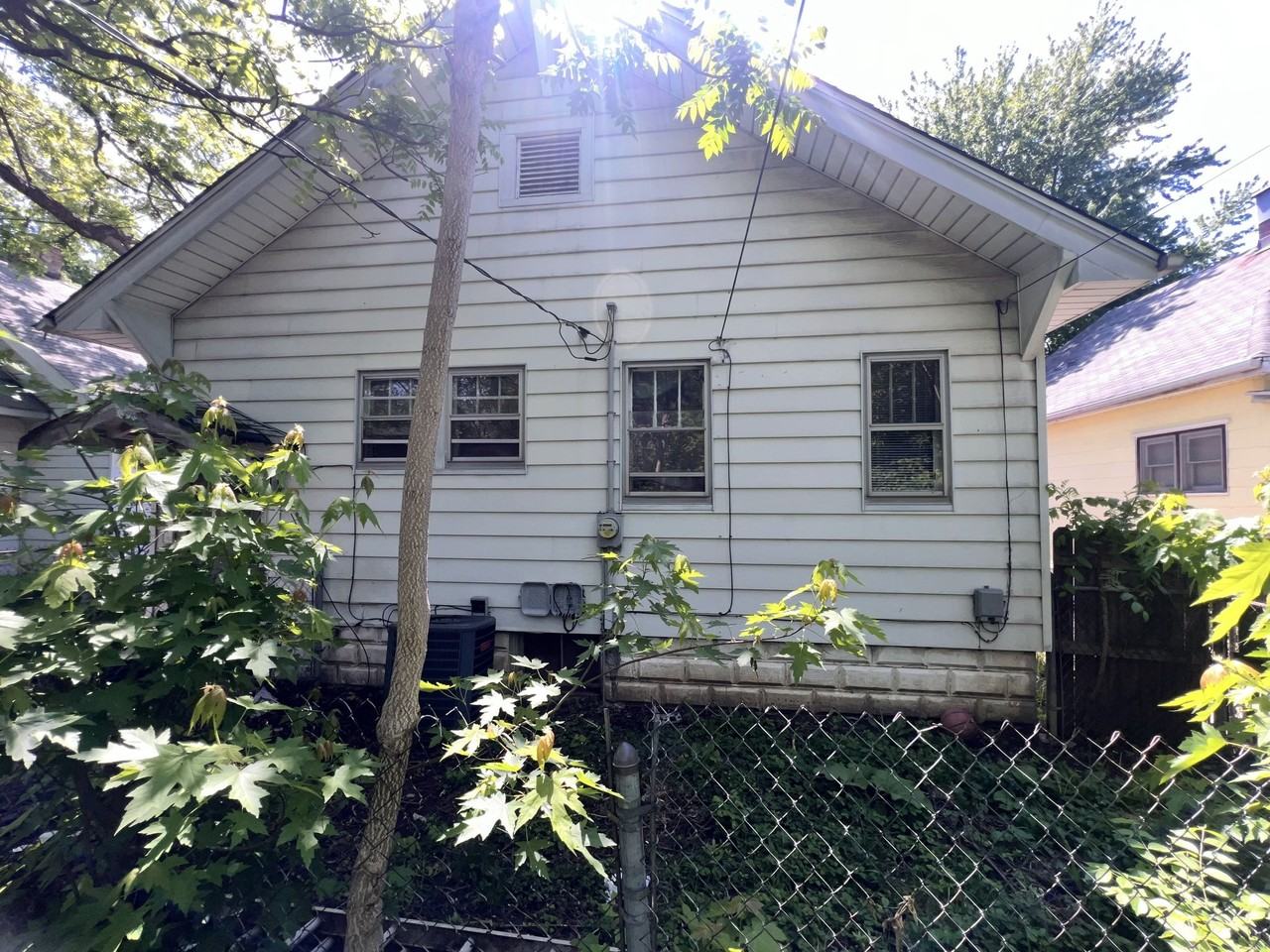 1258 E Division St - Photo 2 of 36