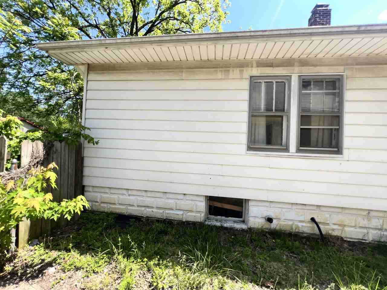 1258 E Division St - Photo 3 of 36