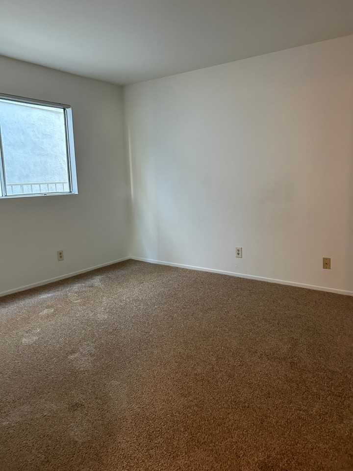 623 E Tujunga Ave #102 - Photo 6 of 6