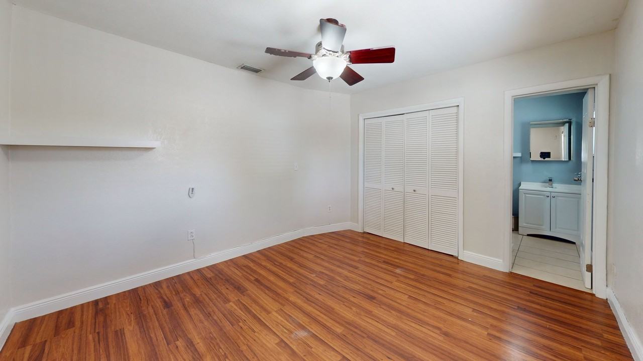 3097 Nw 102nd St #REAR - Photo 6 of 12